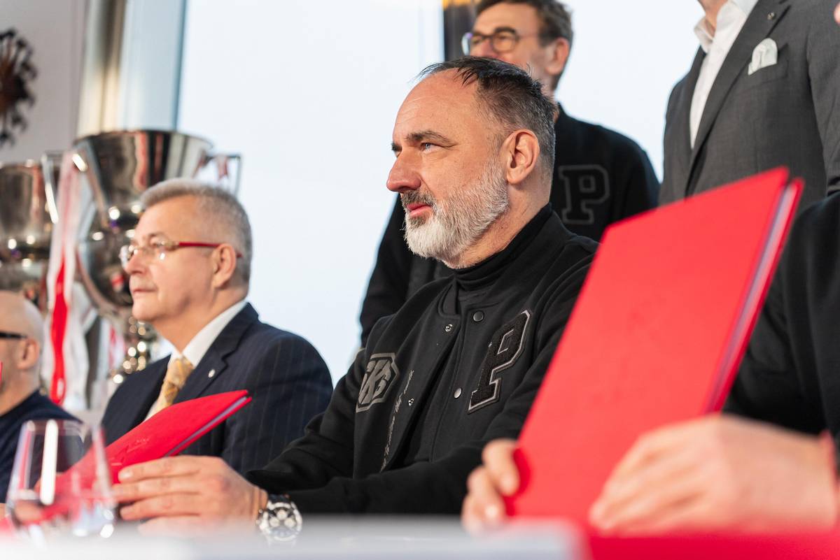 Jindřich Trpišovský, Zdeněk Houštecký a Štěpán Kolář podepsali ve fotbalové Slavii nové smlouvy.