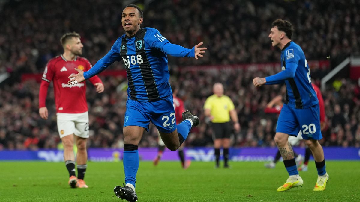 Na Old Trafford padlo osm gólů, United jen remizovali s Bournemouthem