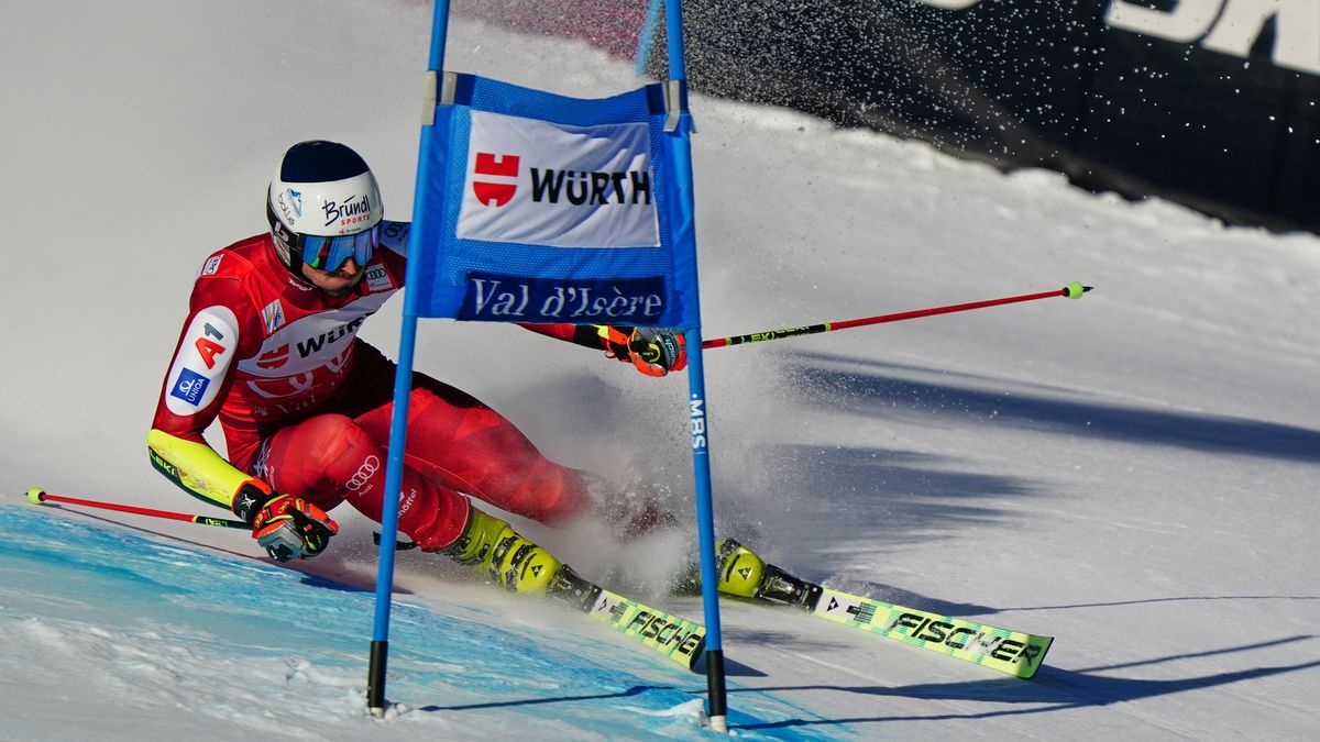 První kolo obřího slalomu ve Val d'Isere vyhrál Rakušan Brennsteiner