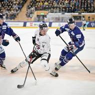 Gavin Mc Carthy a Mathew Dimarsico si všímají Filipa Chlapíka.