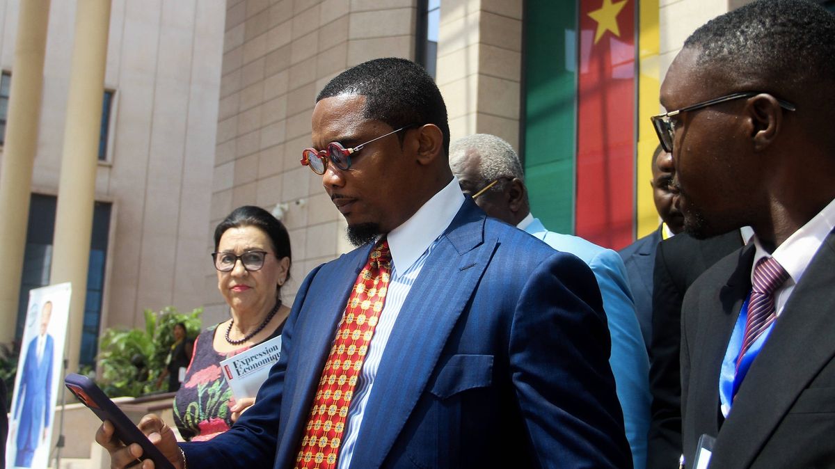 Bezprecedentní krok. Slavný útočník usedl do čela svazu a tři týdny před mistrovstvím vyhodil trenéra