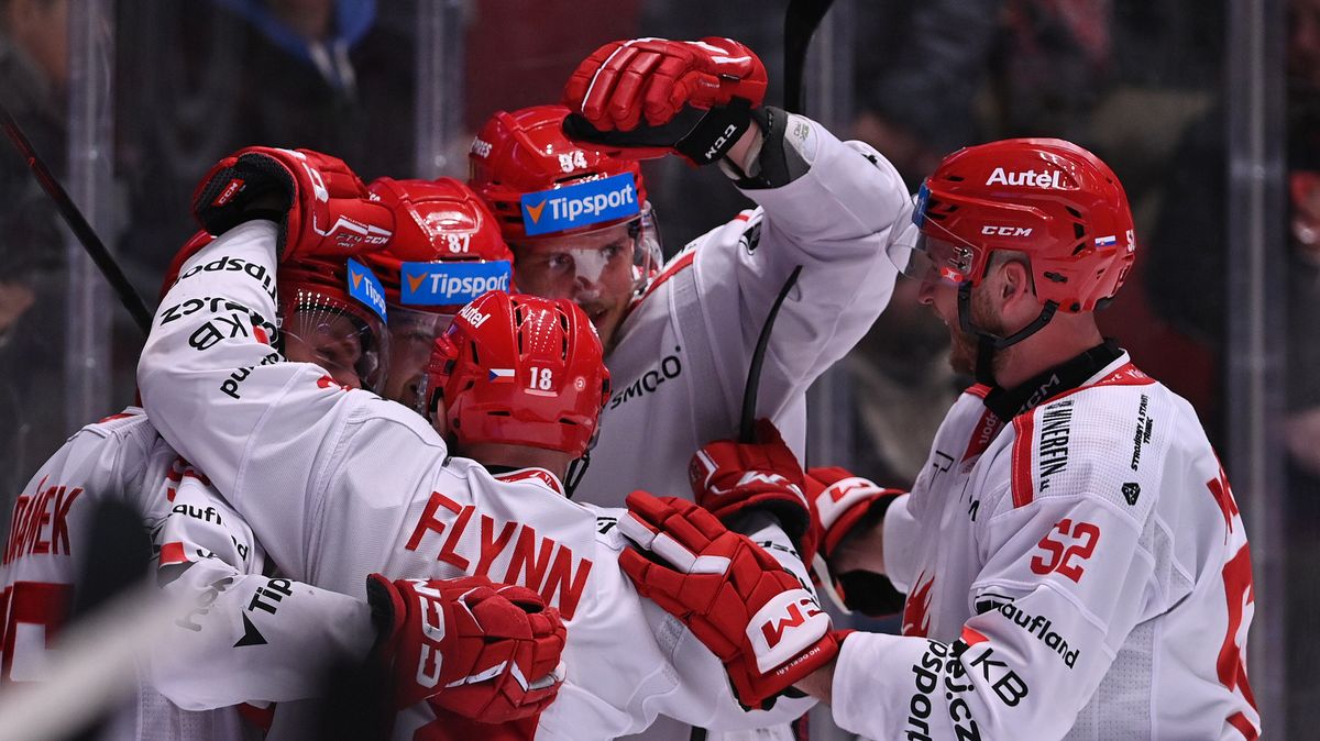 Třinec i Pardubice mohou vystřídat Spartu v čele extraligové tabulky