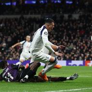 Sanyangův skluz zezadu do nohou Porra vyústil v penaltu.