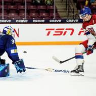 Fantastické zakončení Adama Jiříčka s hokejkou mezi nohama.