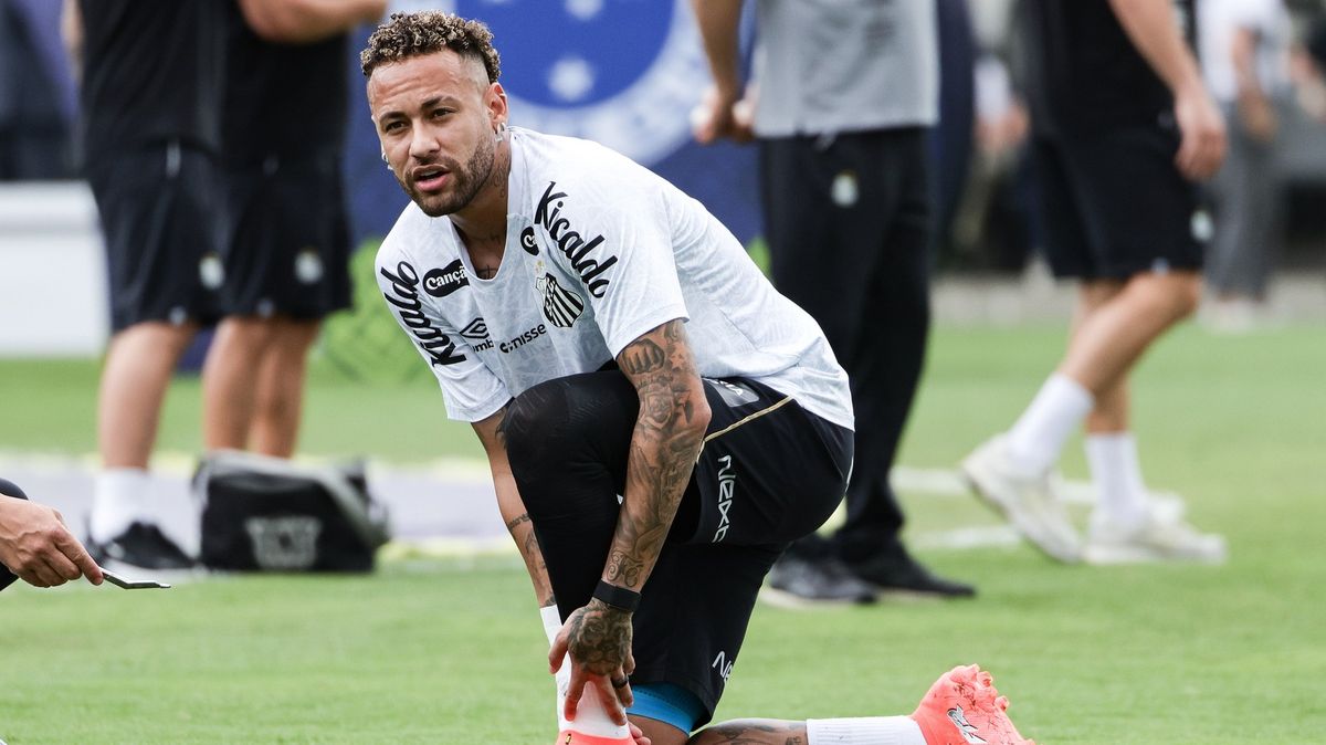 Neymar má za sebou úspěšnou operaci