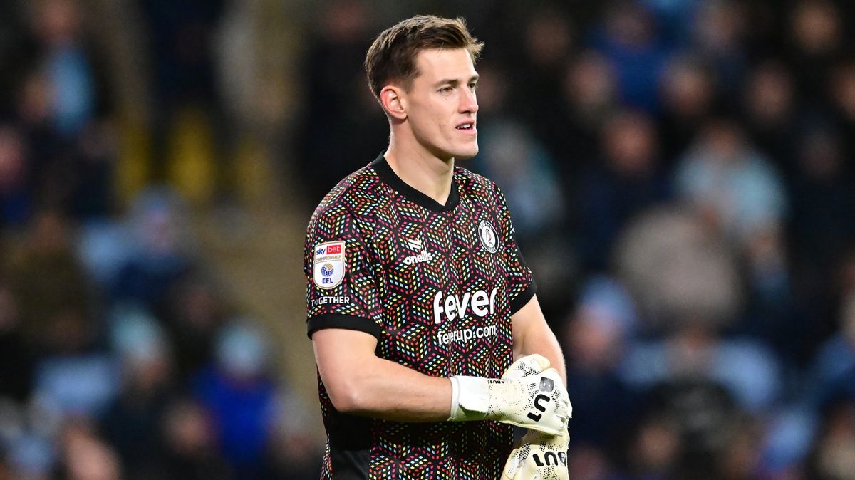 Fotbalový brankář Vítek je po operaci kolena