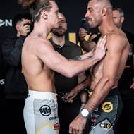 Staredown mezi Pavlem Tóthem a Ondřejem Raškou.