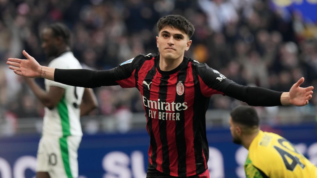 Fotbalisté AC Milán mohou přijít o první místo