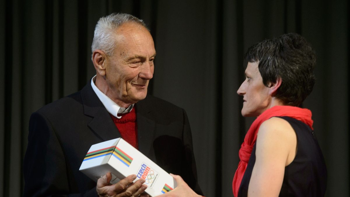 Zemřel legendární basketbalový trenér Vondřička