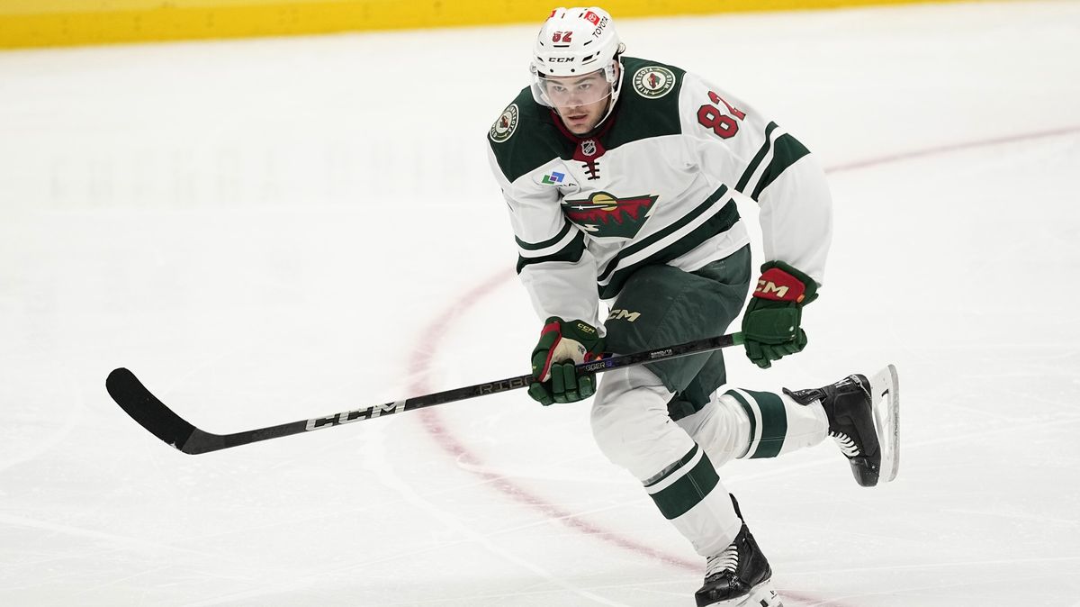 Skvělá zpráva pro syna českého šampiona z Nagana. Je povolán z farmy a sahá po premiérovém startu v NHL