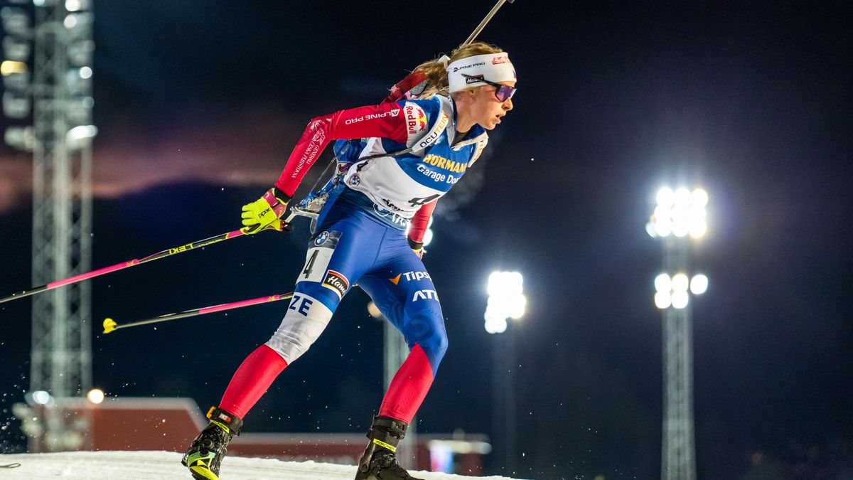 BIATLON ONLINE: Češkám se v úvodním sprintu sezony daří. Davidová ale dvakrát minula