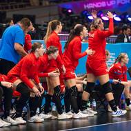 Nahecovaná česká lavička.