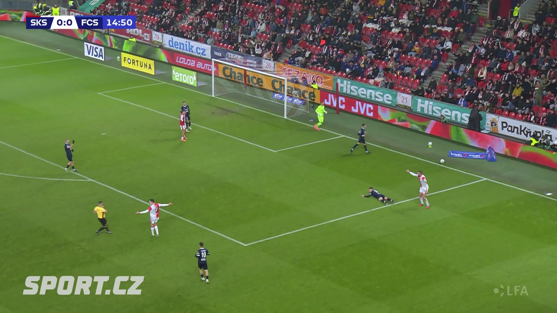 Kontroverzní penalta poslala Slavii do vedení