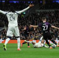 Zákrok na Xaviho Simonse. Sám faulovaný pro proměnil penaltu.