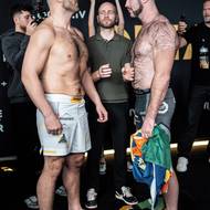 Staredown mezi Martinem Budayem (vlevo) a Willem Fleurym.