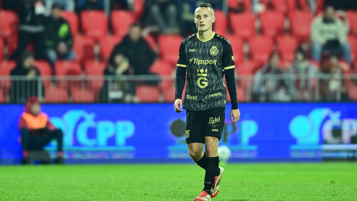 Zkrat, kravina. Trenéra Hradce naštval vyloučený obránce