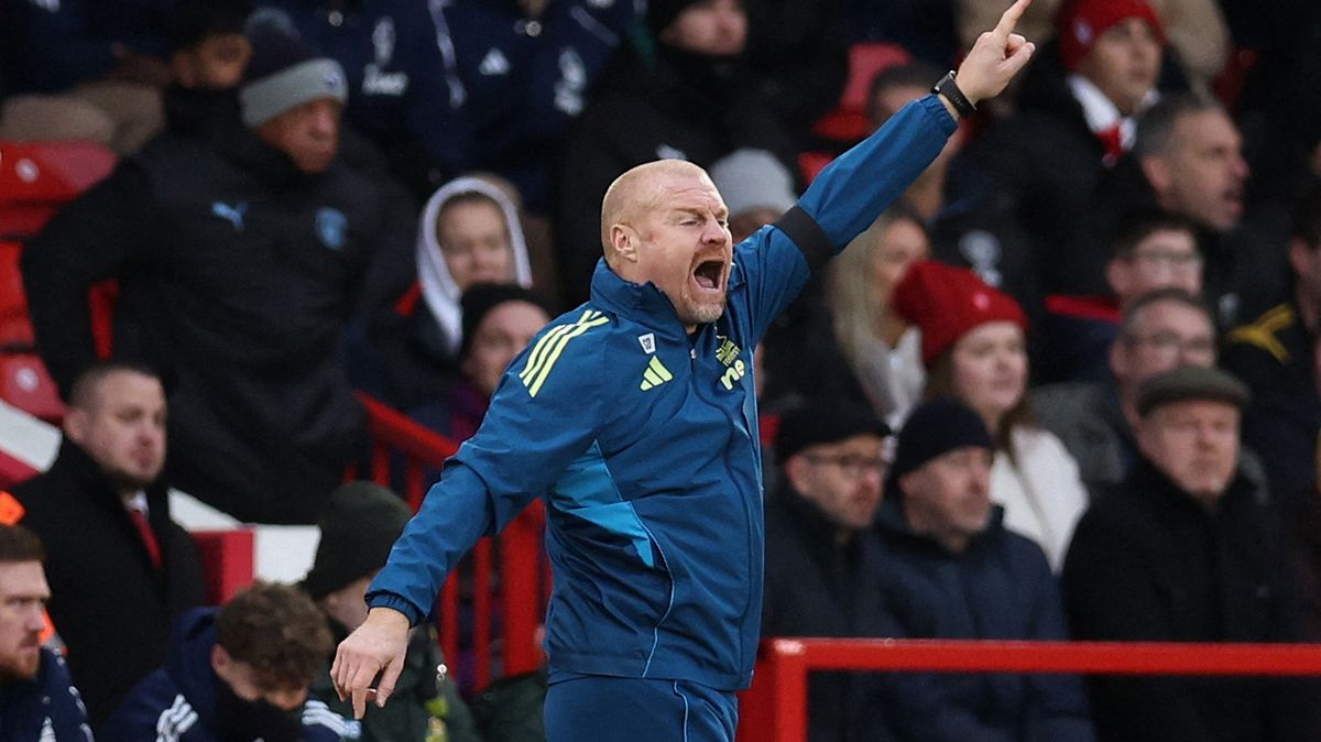 Rozhodčí to měli snadné, ale vznikl bizár. Trenér po prohře se City běsnil