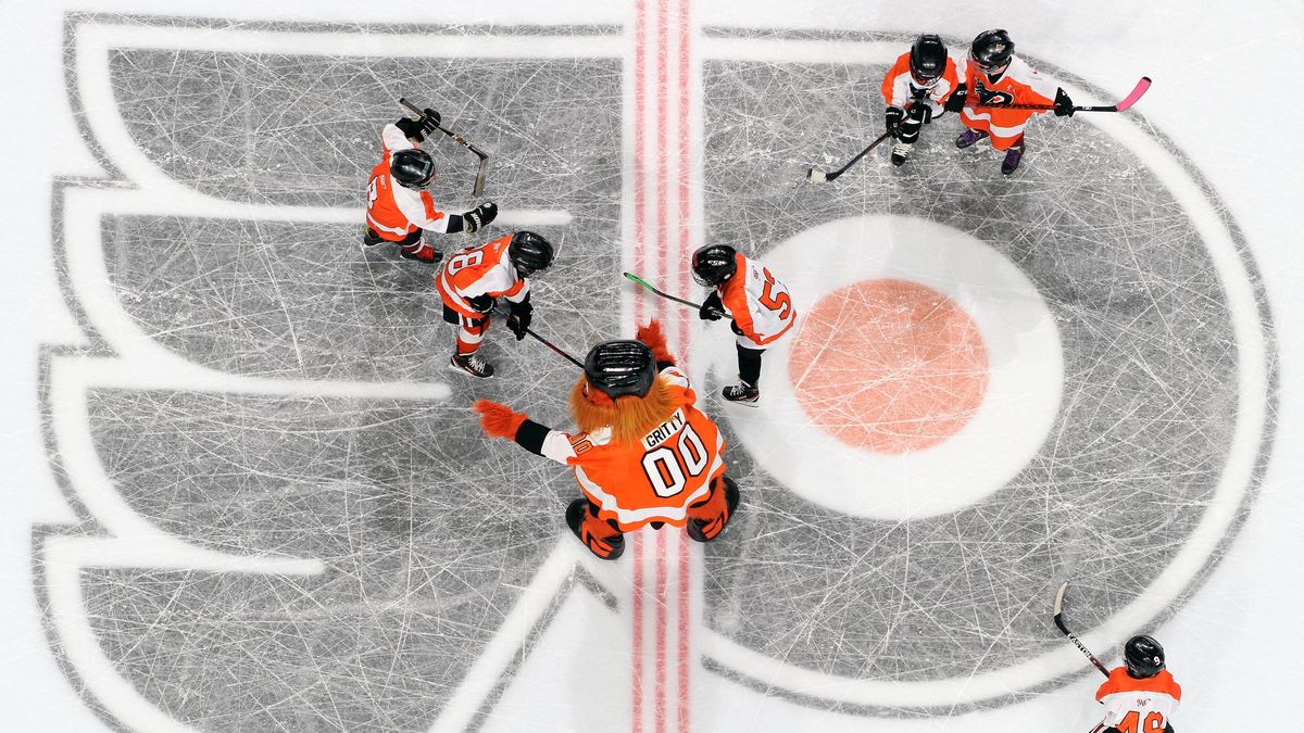 Neudržel nervy na uzdě a křičel na mladou rozhodčí. Ubožák, kritizuje ho bývalý hráč NHL