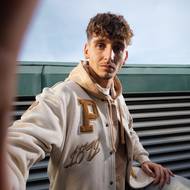 Barevně je kolekce od Slavie vzdálená, ale design ke klubu jasně odkazuje. 