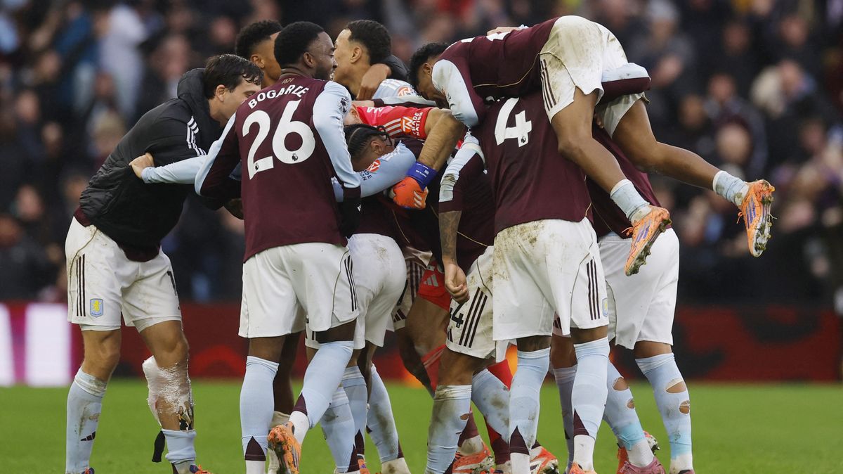 Aston Villa gólem v poslední sekundě porazila vedoucí Arsenal