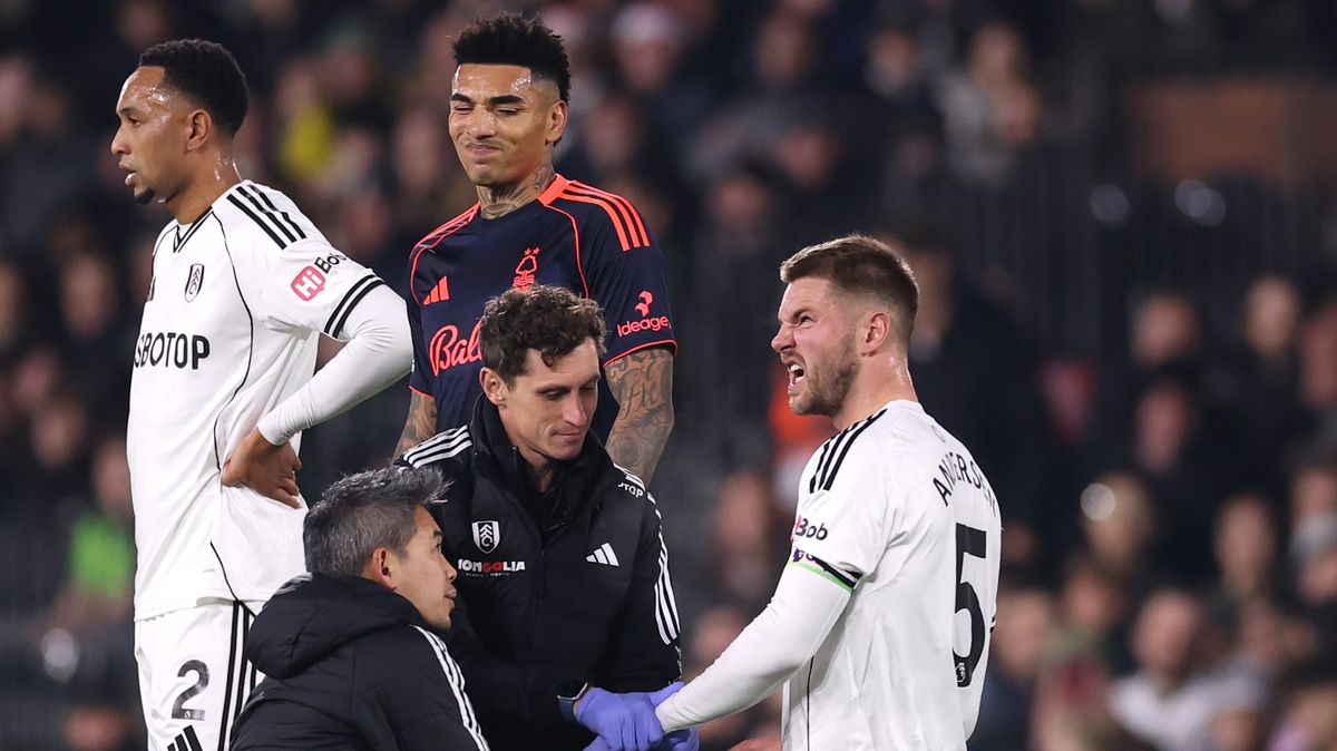 Odporné zranění. Hráč se při ošetřování musel dívat jinam 