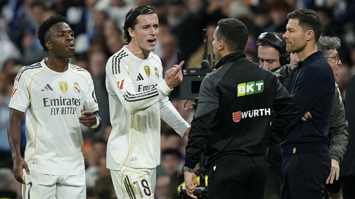 Frustrované hvězdy! Real dostal tři červené, kapitán si počkal na sudího v tunelu