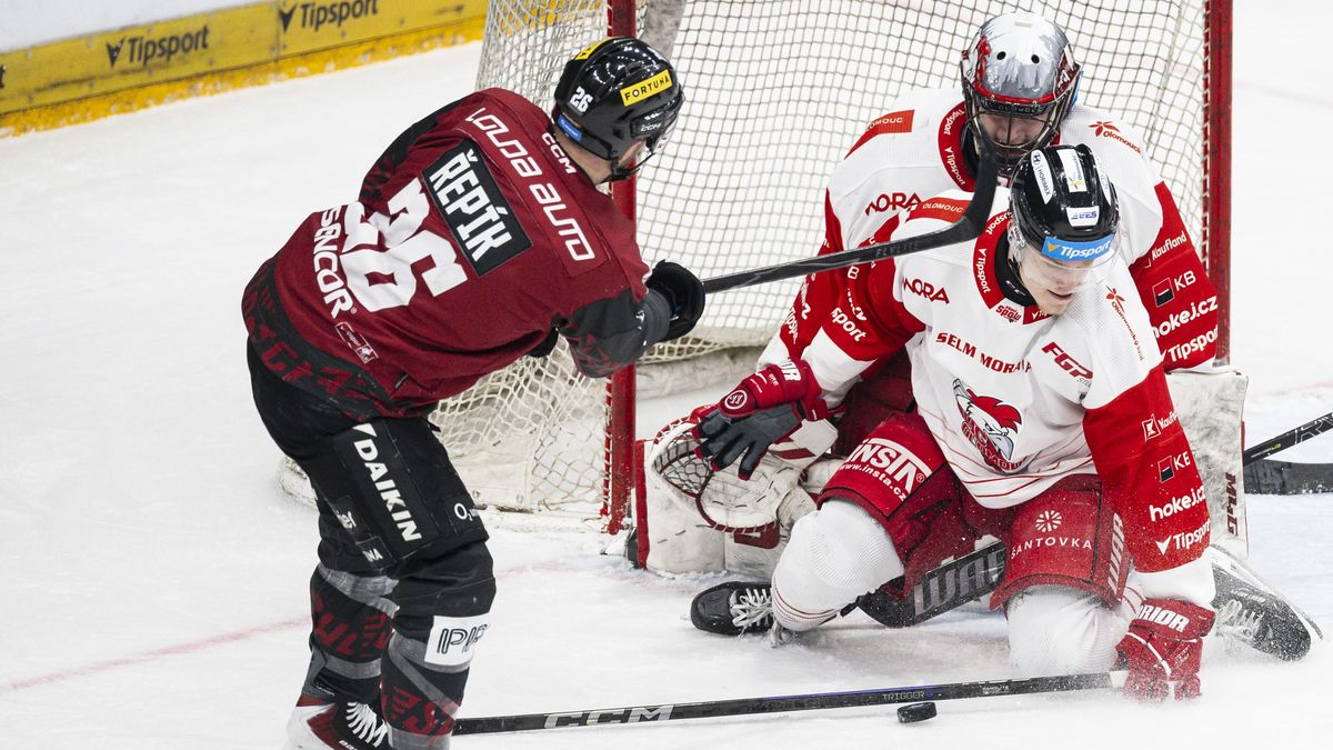 HOKEJ ONLINE: Sparta deklasuje Olomouc. Pardubice se nedokáží prosadit na Kladně. Brno přidalo další branku