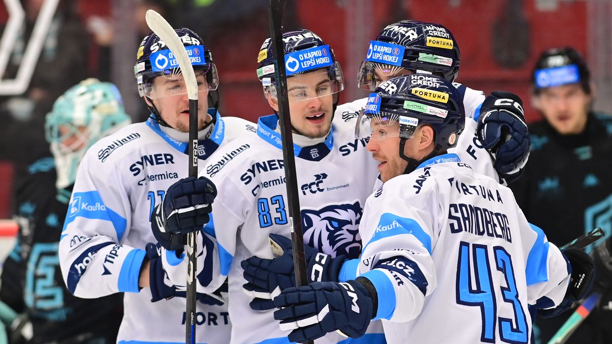 HOKEJ ONLINE: Oceláři rázně vletěli na Dynamo. Hradec otáčí. V bitvě celků z elitní čtyřky jde do vedení Liberec