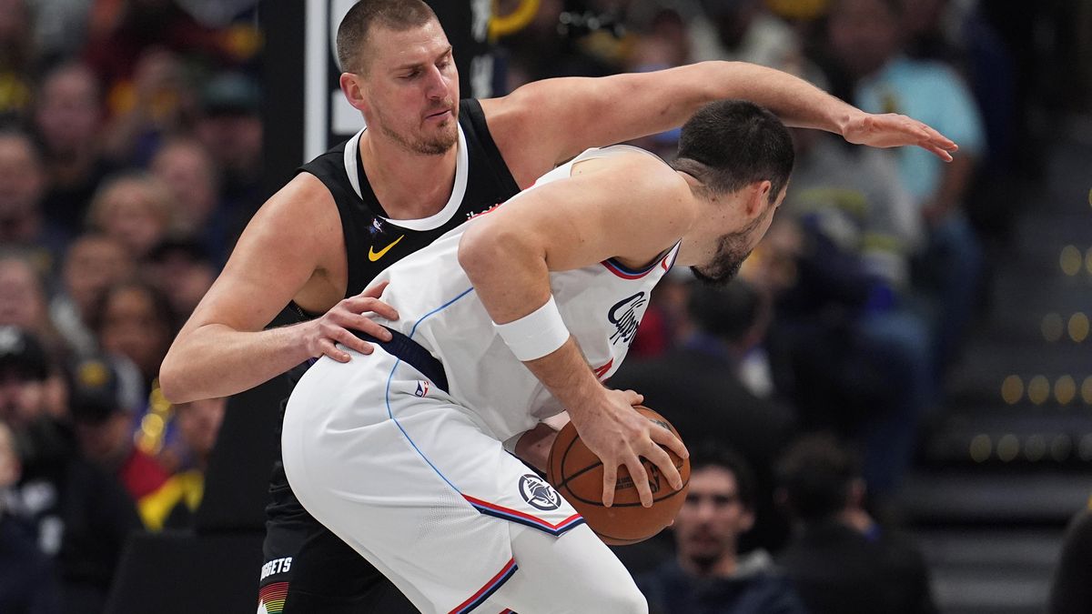 Jokič po zranění kolena pomohl Denveru k výhře nad Clippers, zářil i Dončič