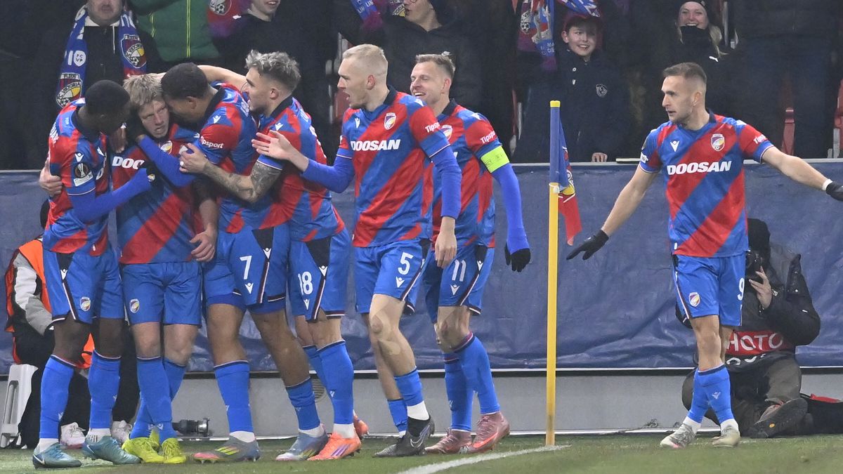 FOTBAL ONLINE: Exkluzivní úvod pro Plzeň! Vede nad Portem, vykročila k postupu