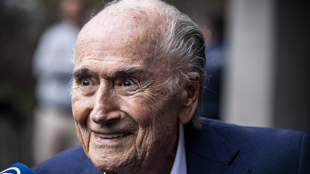 Bývalý šéf FIFA Blatter podpořil myšlenku fanouškovského bojkotu MS