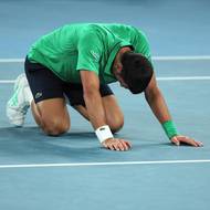 Hotovo! Novak Djokovič ve 38 letech postoupil do finále Australian Open.