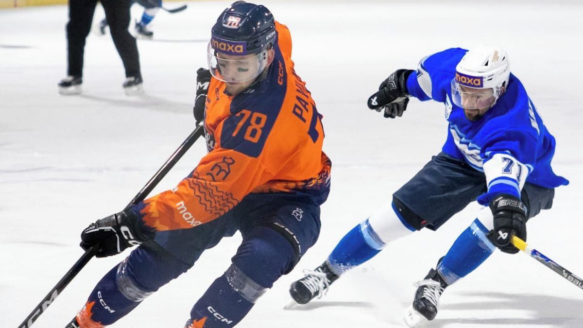 Kuriozita v zápase pod širým nebem. Hráči slavili gól, v bráně ale místo puku skončila bambule