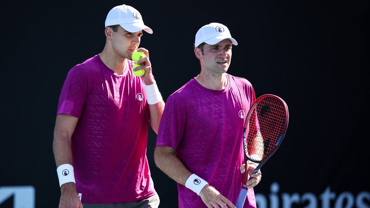 TENIS ONLINE: Tažení českého páru skončilo. Ve hře o semifinále je ještě Siniaková v ženském deblu