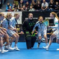 Ostrava Pohár mistrů florbalistek - finále: 1. SC Vítkovice - Thorengruppen, 24. ledna 2026, Ostrava. Hráčky Thorengruppen se radují z vítězství, Lovisa Hedin z Thorengruppen, Juni Söderqvist z Thorengruppen a Emelie Wibron z Thorengruppen.