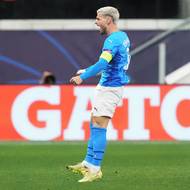 Rumun Dragomir slaví svou fantastickou trefu do sítě Jindřicha Staňka.