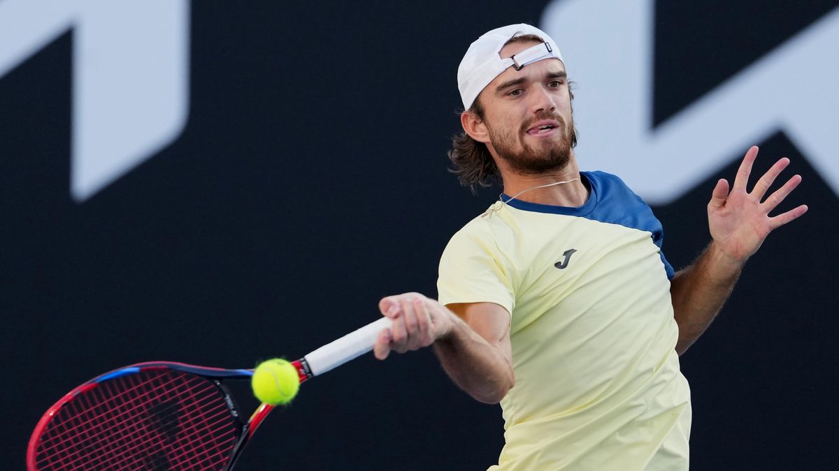 TENIS ONLINE: Macháč bojuje se světovou pětkou, Menšíka čeká překvapení turnaje