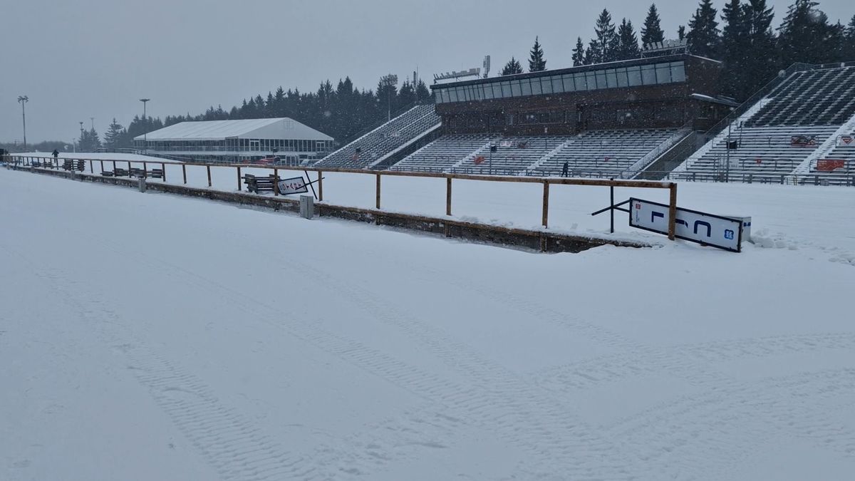 Sníh se sype odevšad. V Novém Městě na Moravě vrcholí přípravy na biatlon