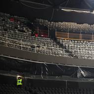 S plnou arénou se na první zápasy nepočítalo. 