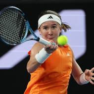 Snaha Nikoly Bartůňkové čelit Darje Kasatkinové ve druhém setu.