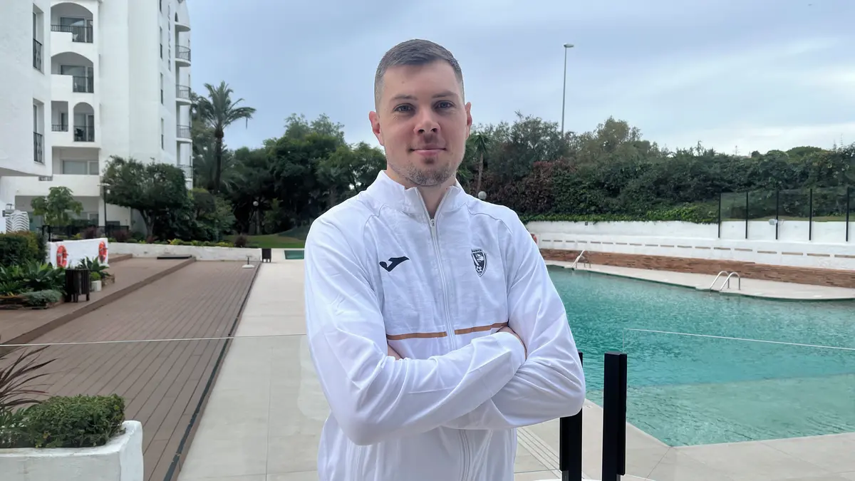 Mandous: Football, Pardubice & Privacy Struggles