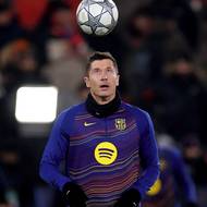 Robert Lewandowski na rozcvičení v Edenu chvíli před zápasem.