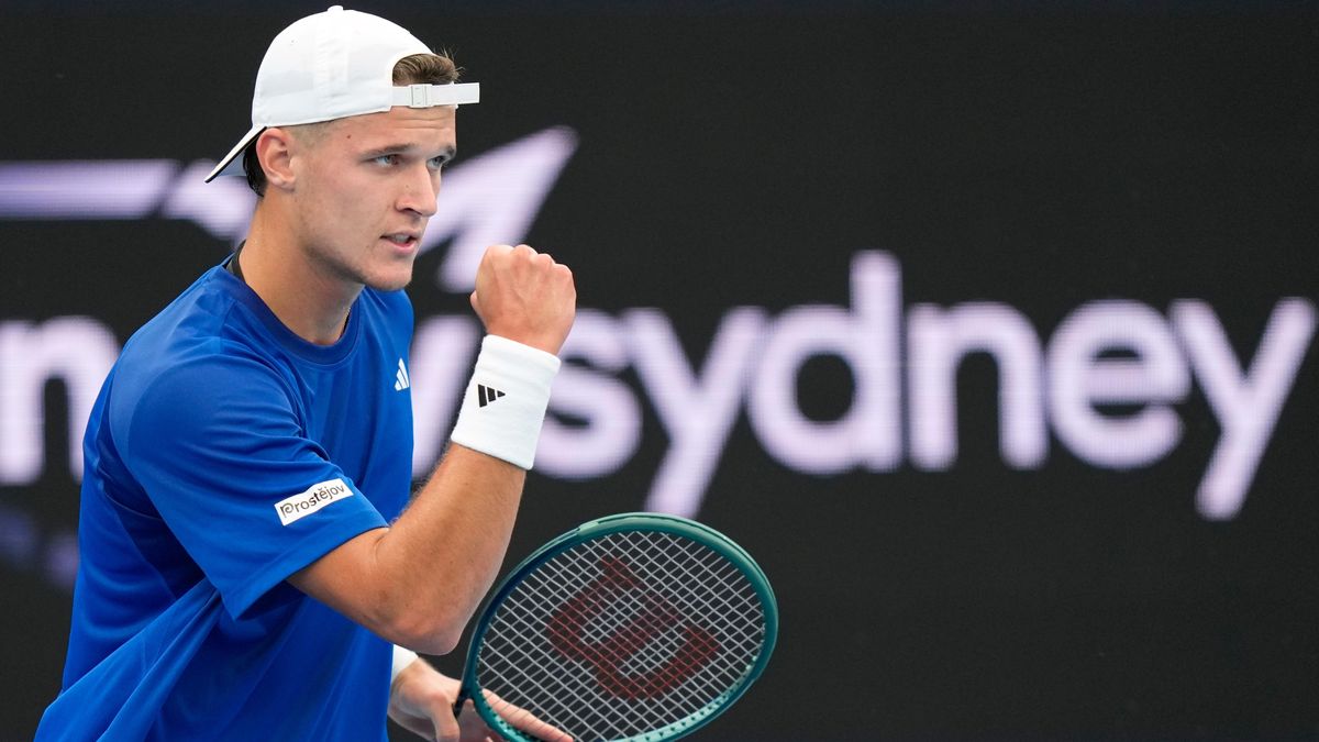 Menšík znovu rozehrává boj o semifinále. Rozjetý Macháč zaútočí na finále