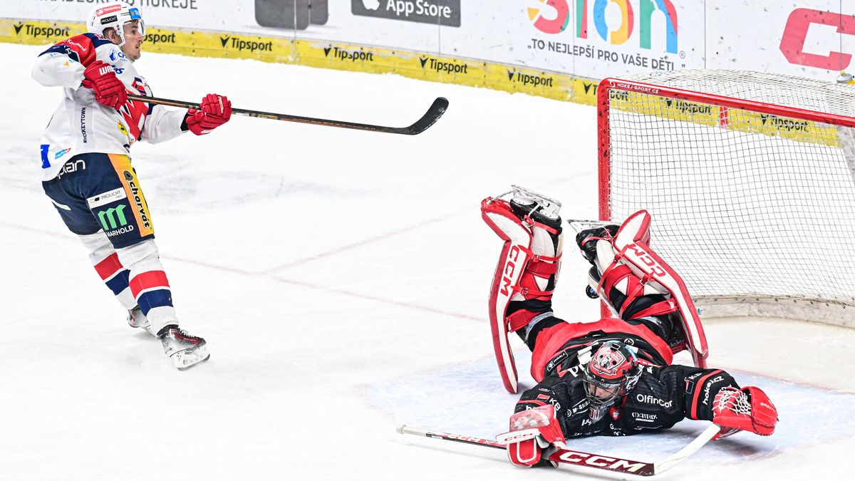 Neskutečný zákrok proti Červenkovi při nájezdu. Pardubice i kvůli němu v derby padly