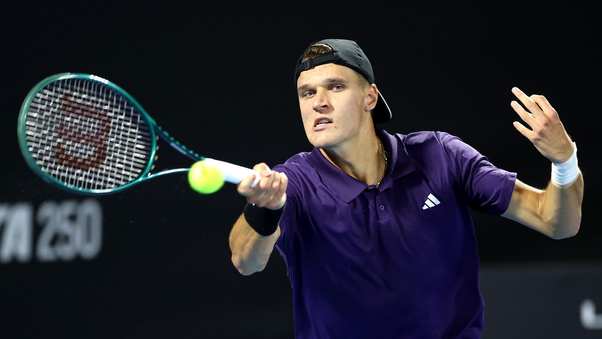 TENIS ONLINE: Menšík i Macháč bojují o turnajové triumfy