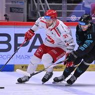 Zleva Ondřej Kovařčík z Třince a Robin Sapoušek z Karlových Varů.