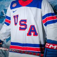 Bílý dres USA pro hokejový olympijský turnaj.