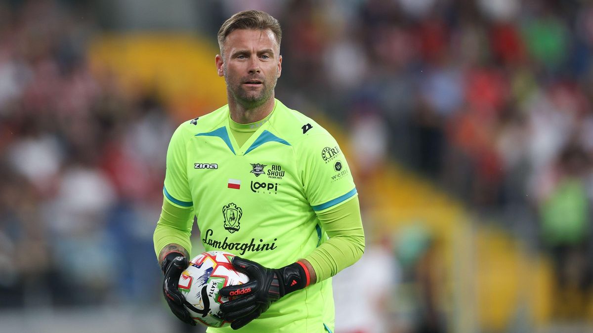 Slavný fotbalový brankář zvažuje překvapivý krok. Láká ho MMA