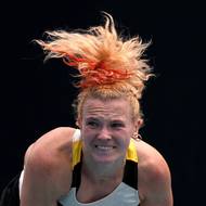 Kateřina Siniaková se na kurtu zdržela přesně hodinu a smetla Maďarku Udvardyovou.