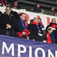 Boris Šťastný v rozhovoru s šéfem svazu Trundou. Uprostřed primátor Prahy Bohuslav Svoboda.